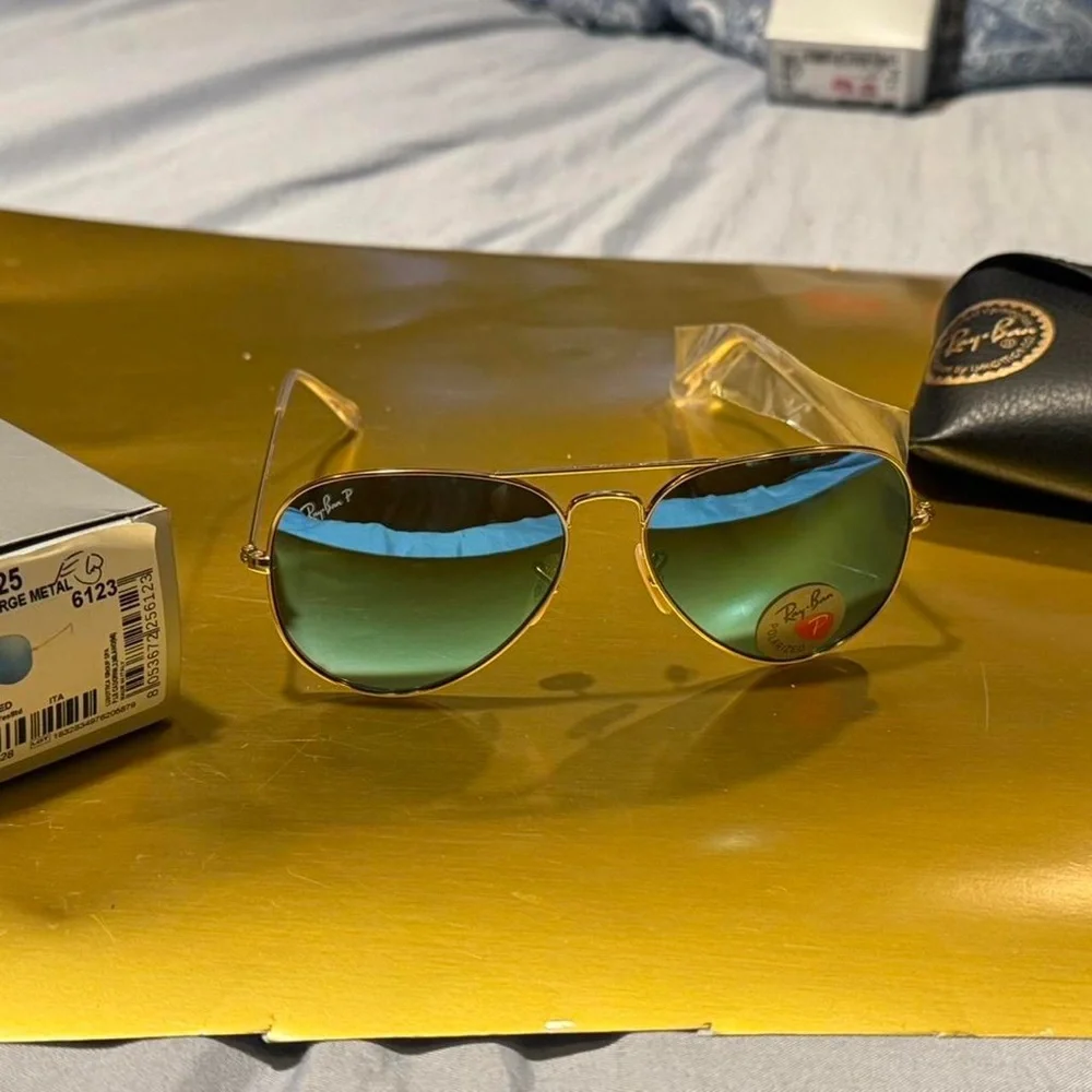 Ray-Ban Aviator Sunglasses - Gold Frame with Green Mirror Polarized Lenses